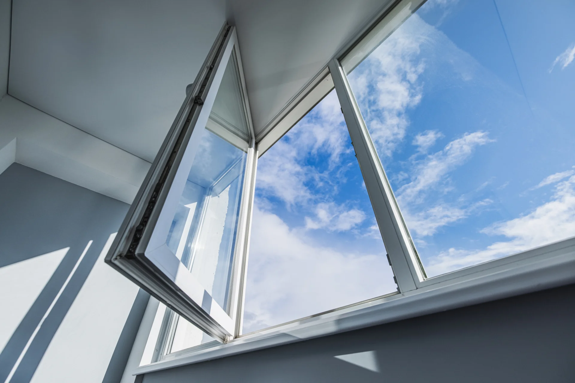 VLX 80 Casement Window in Pasadena, CA | Juniper Windows Pasadena - detail 1