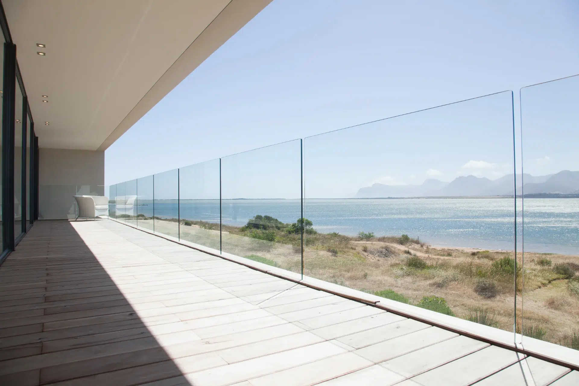 VLX 120 Glass Railing System in Pasadena, CA | Juniper Windows Pasadena - detail 1
